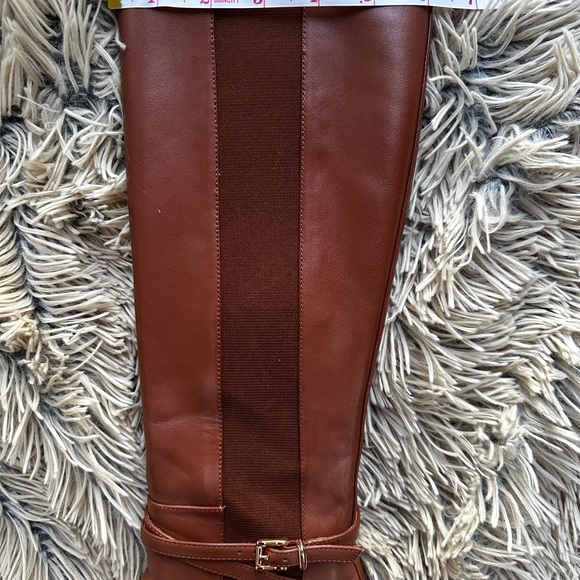 Chic Brown Leather Heeled Boots - Picture 3 of 4